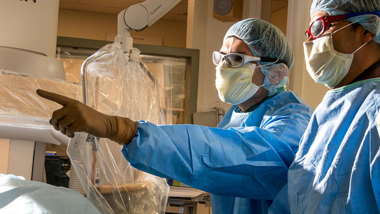 Surgeons looking at computer screen 